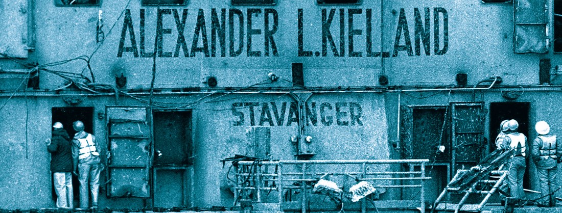 People looking at the Alexander Kielland platform