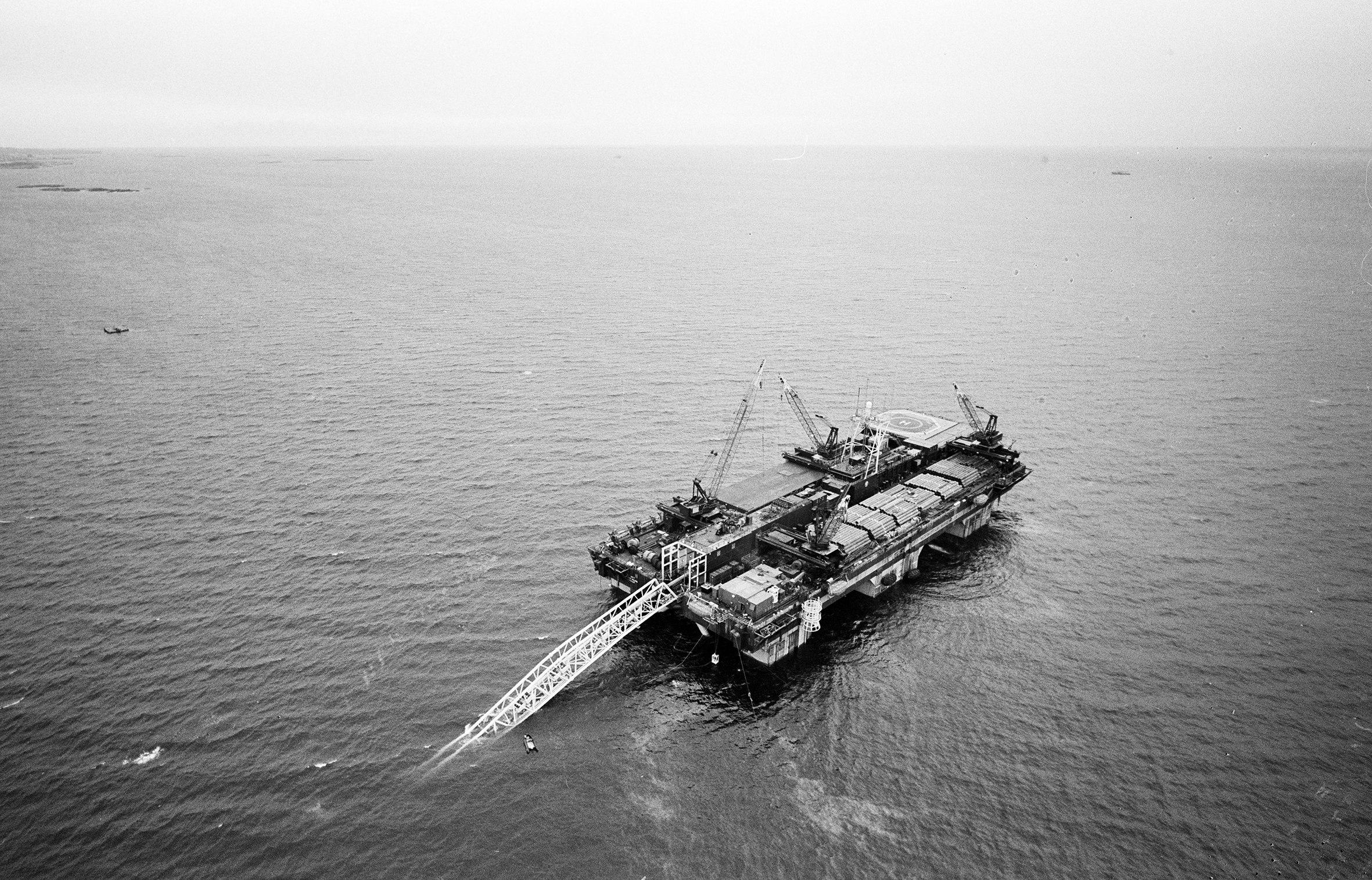 Rørleggingslekteren LB 2000 i arbeid ved Kårstø. Foto: Leif Berge/Equinor