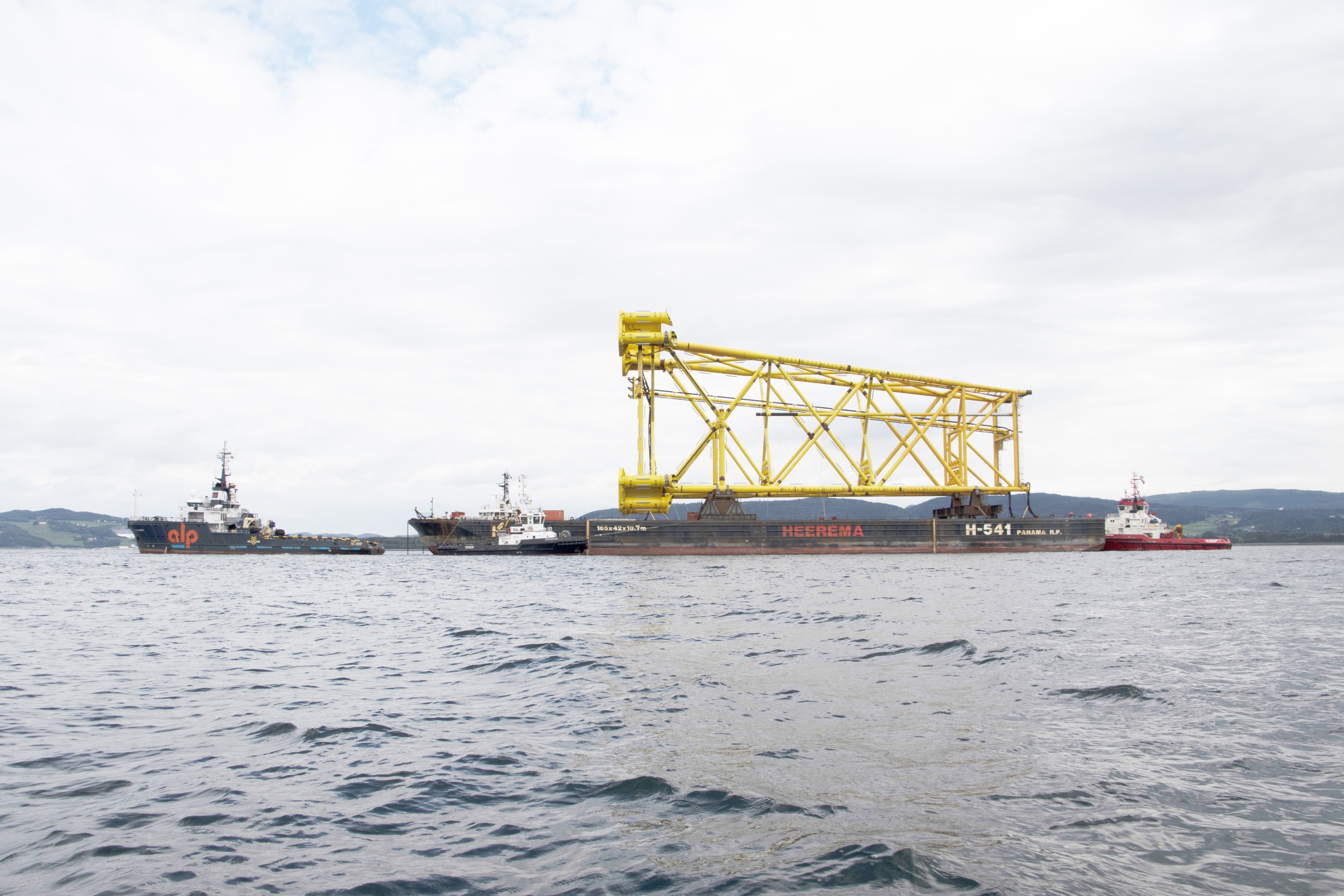 Stålunderstellet til Hod-innretningen under transport fra Aker Verdal til Hod-feltet i 2021.