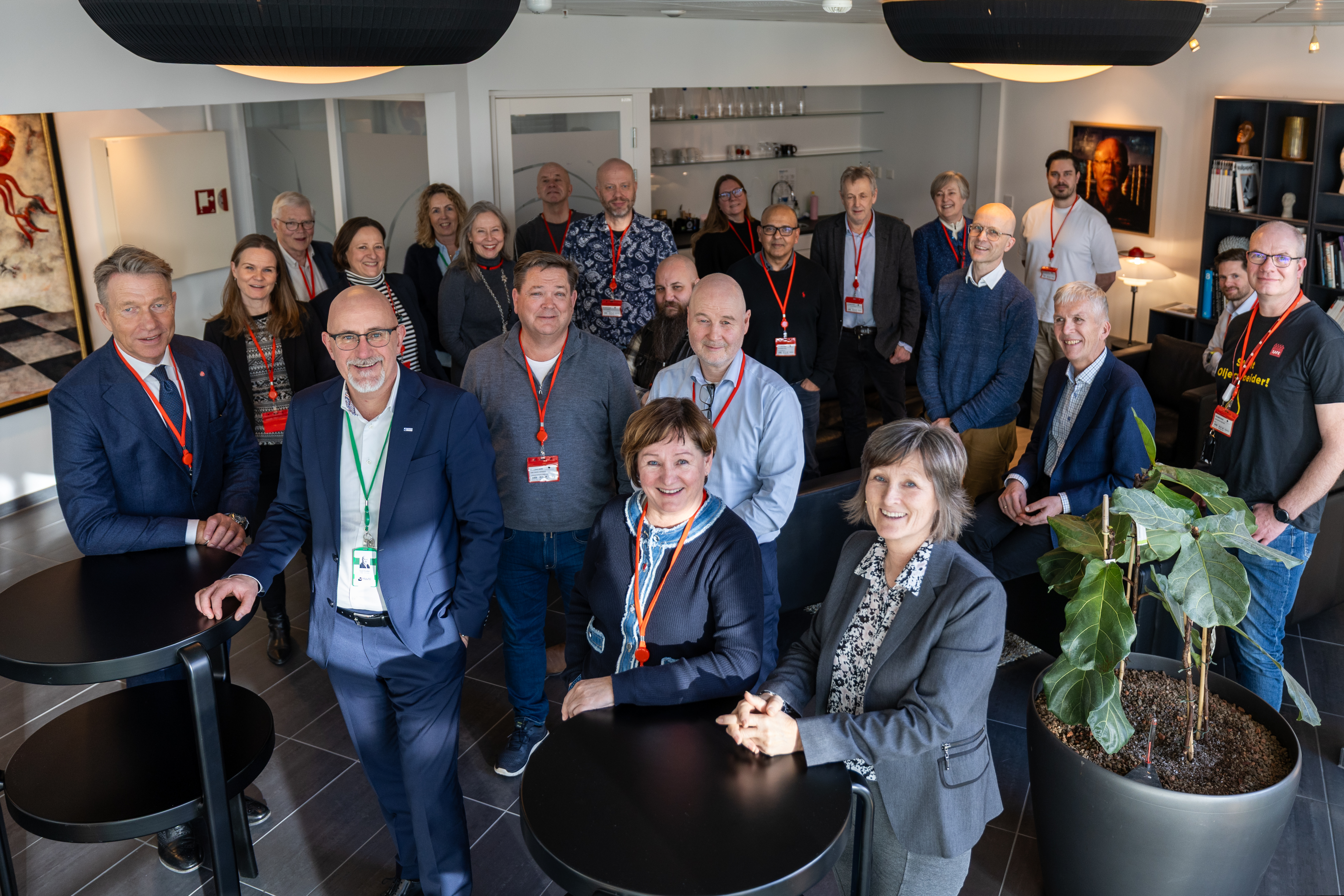 Bilde av medlemmene i Sikkerhetsforum og Energiminister Terje Aaasland