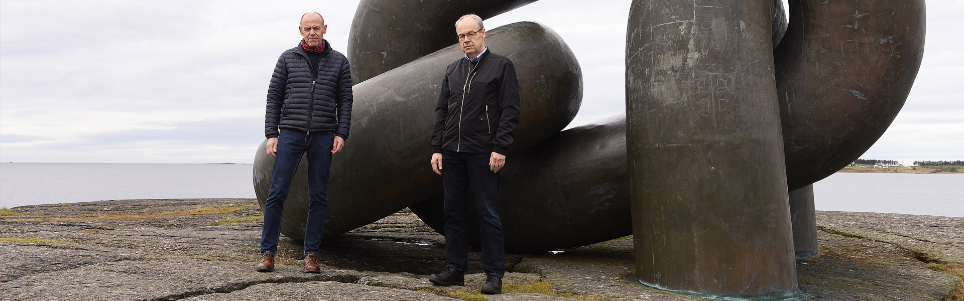 Stig S. Kvendseth and Bjørn Saxvik in front of the Alexander L. Kielland monument at Smiodden in Stavanger